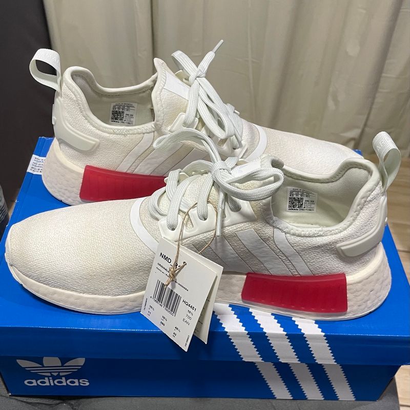 Foto Pessoa usando tênis Adidas NMD branco – Imagem de Estados