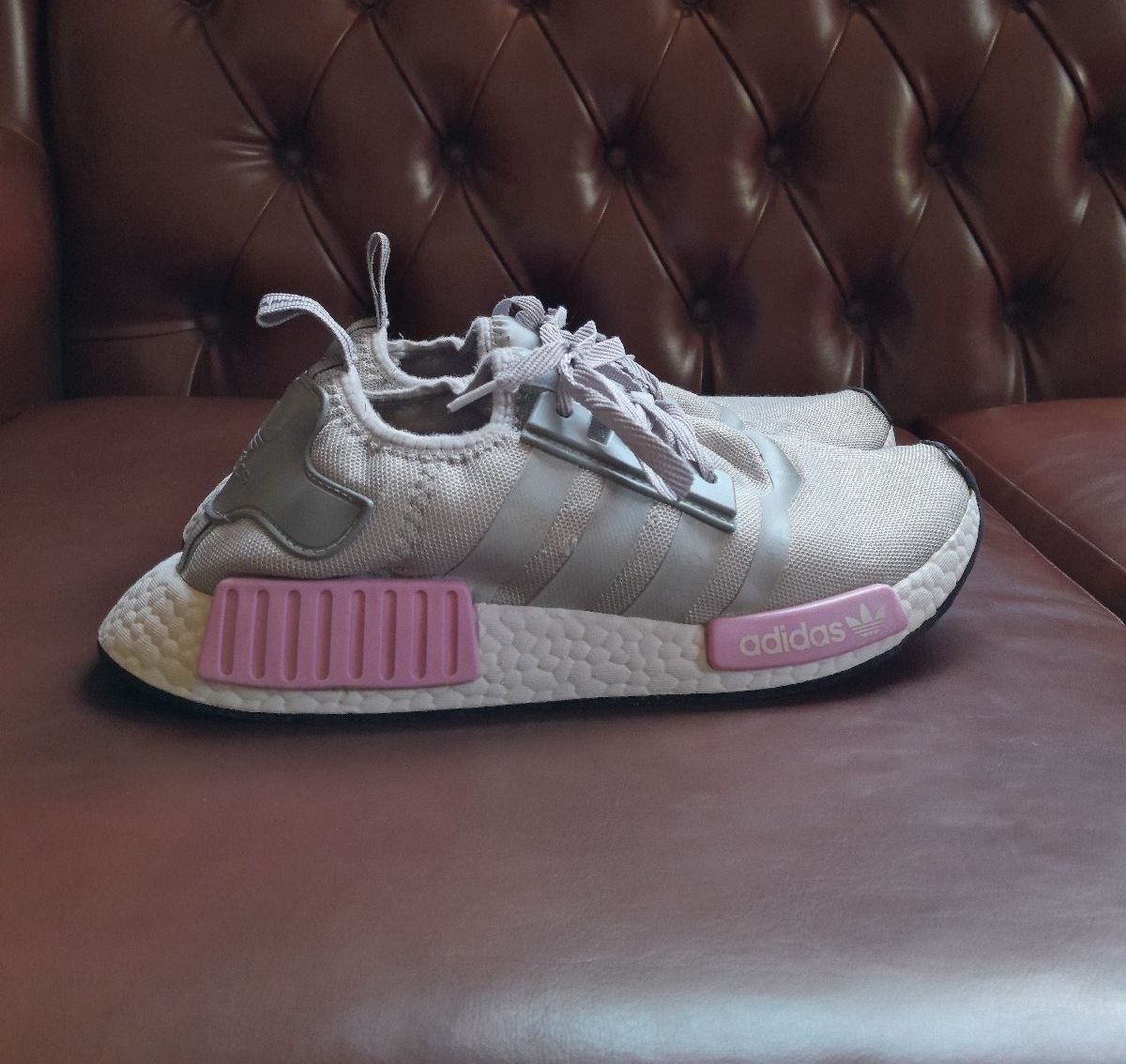 Tenis adidas nmd cinza best sale e rosa