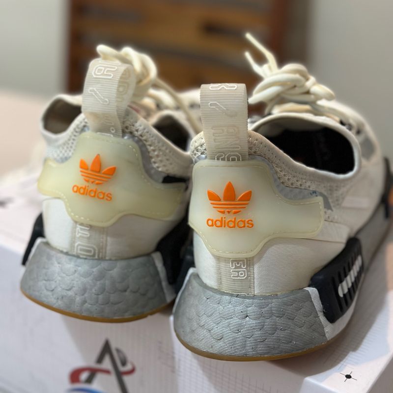 adidas gazelle silver green womens Adidas NMD R1 Spectoo NASA Cloud White