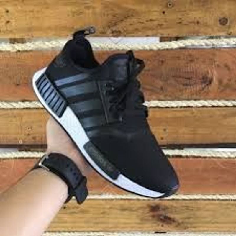 Adidas nmd hotsell preto e branco