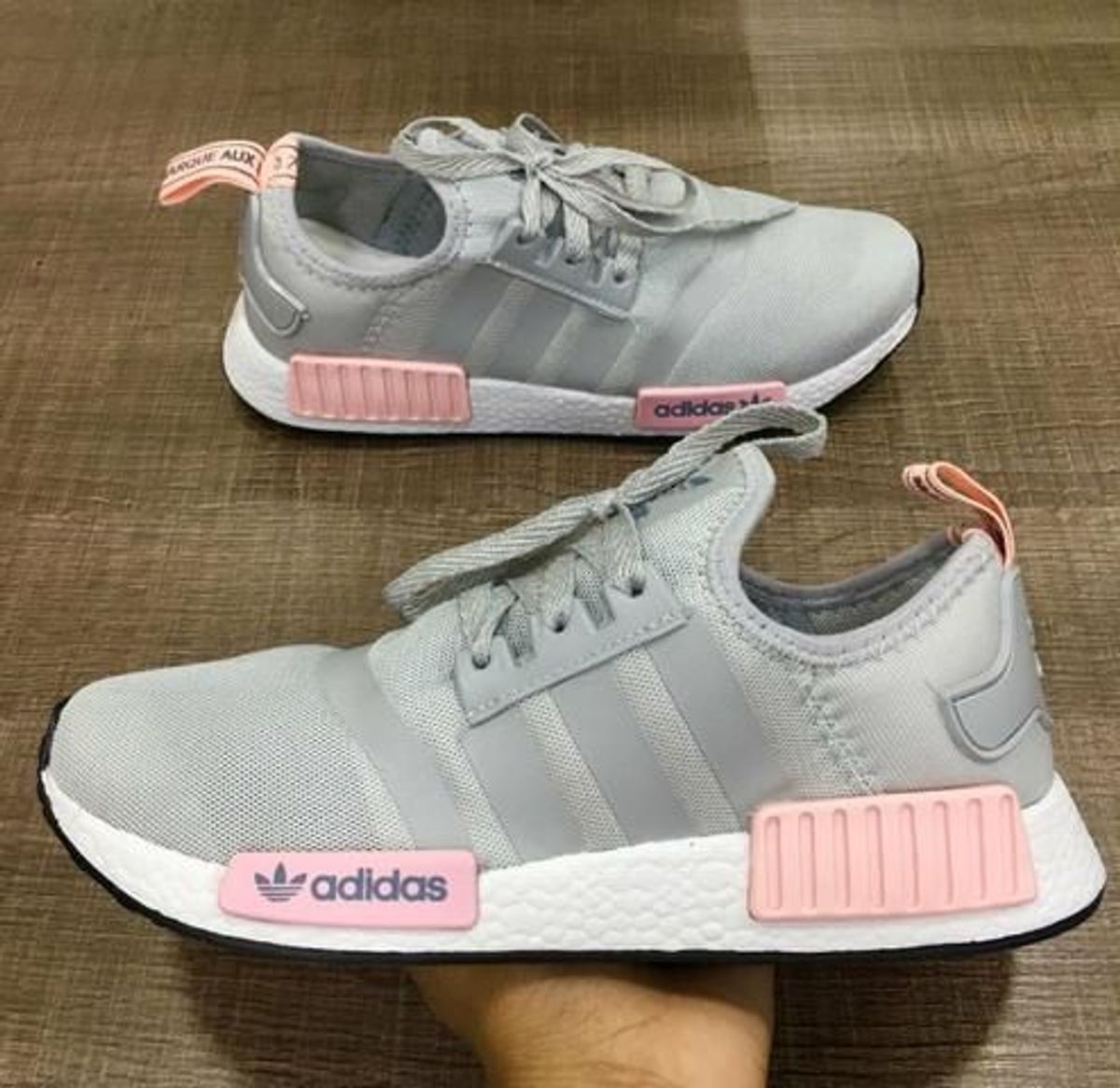 tênis adidas cinza com rosa