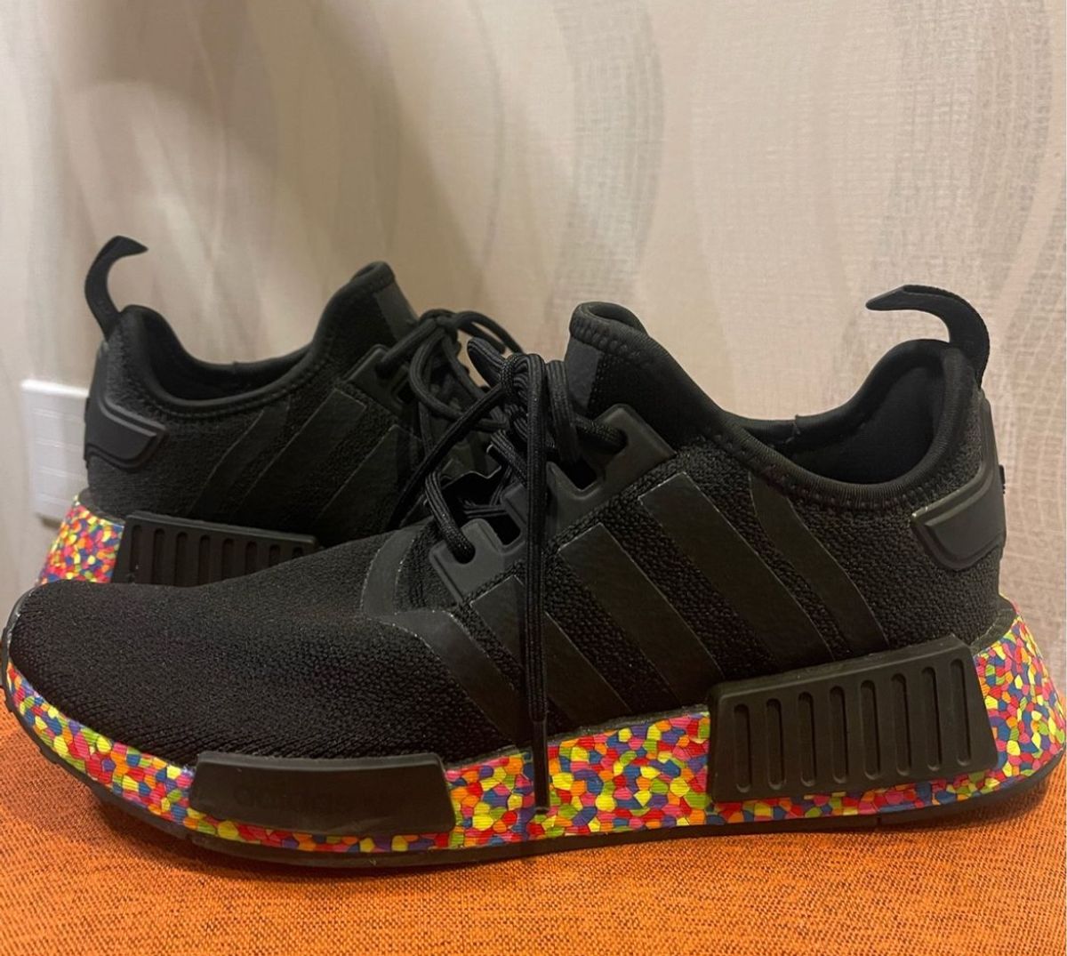 Adidas nmd r1 preto hot sale feminino