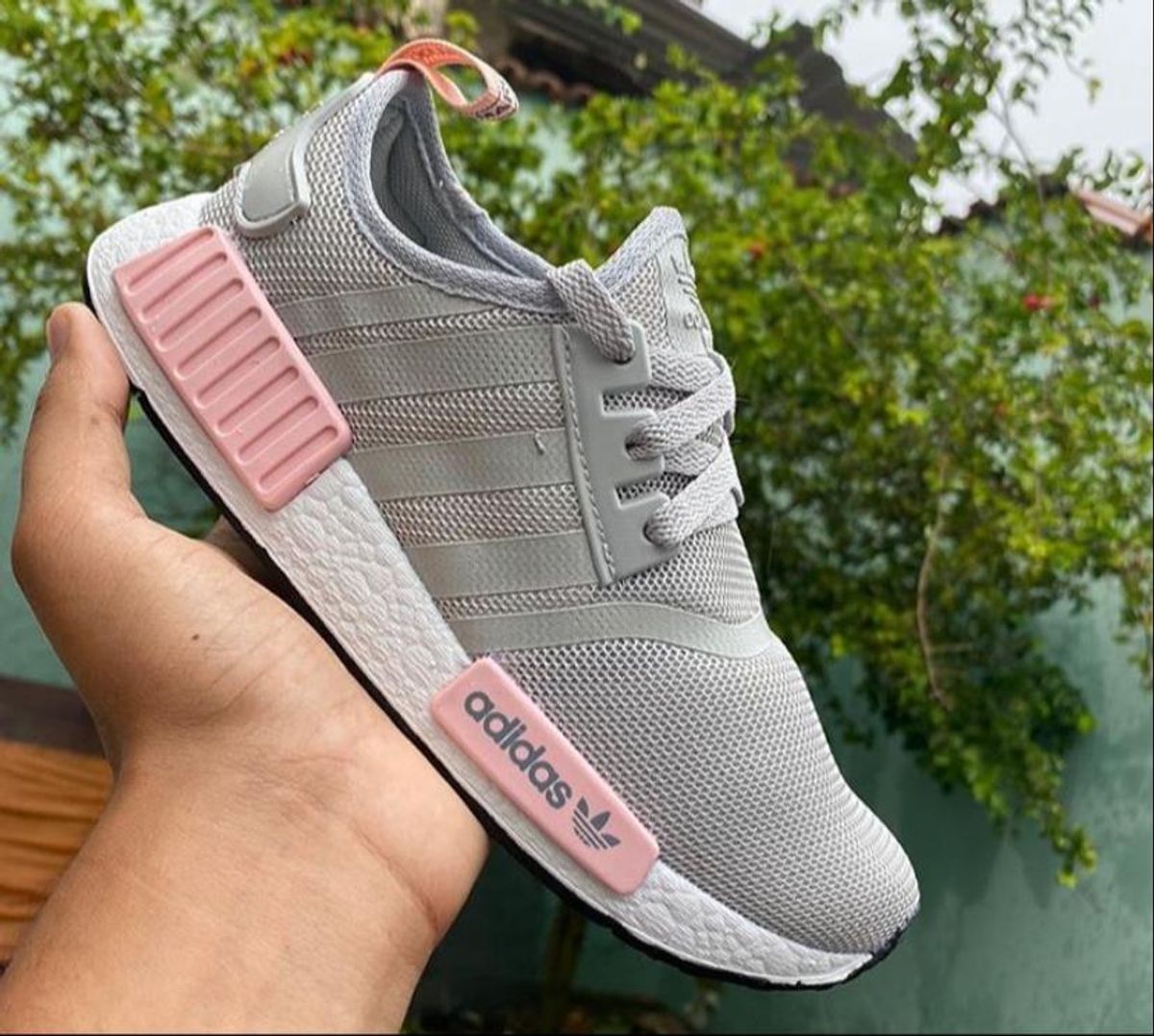 Tênis Adidas Nmd feminino cinza claro verde agua rosa neutral