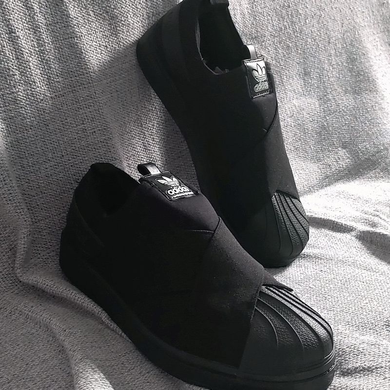 Adidas slip on preto hot sale 36