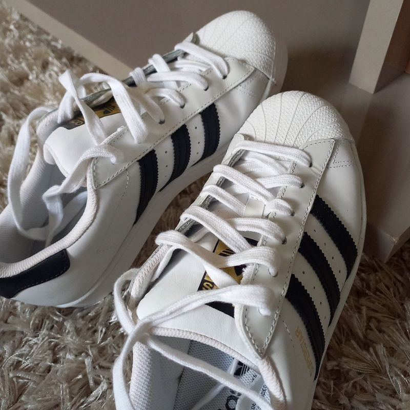 Tenis adidas sale tem forma grande