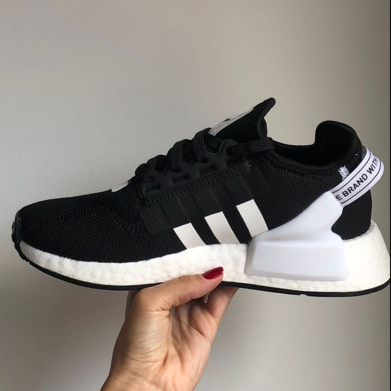 Adidas nmd r1 preto e outlet branco