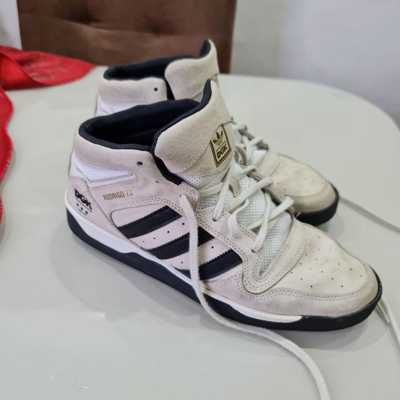 Tênis Adidas Skateboarding Locator Mid X Dgk Rodrigo Tx Bege