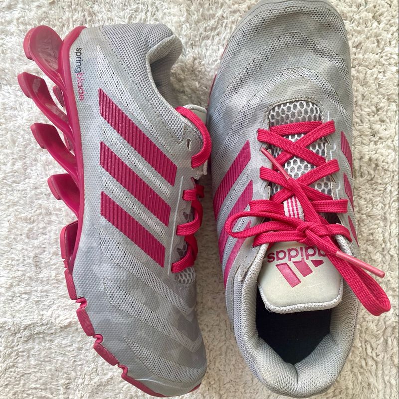 Adidas rosa hot sale e cinza