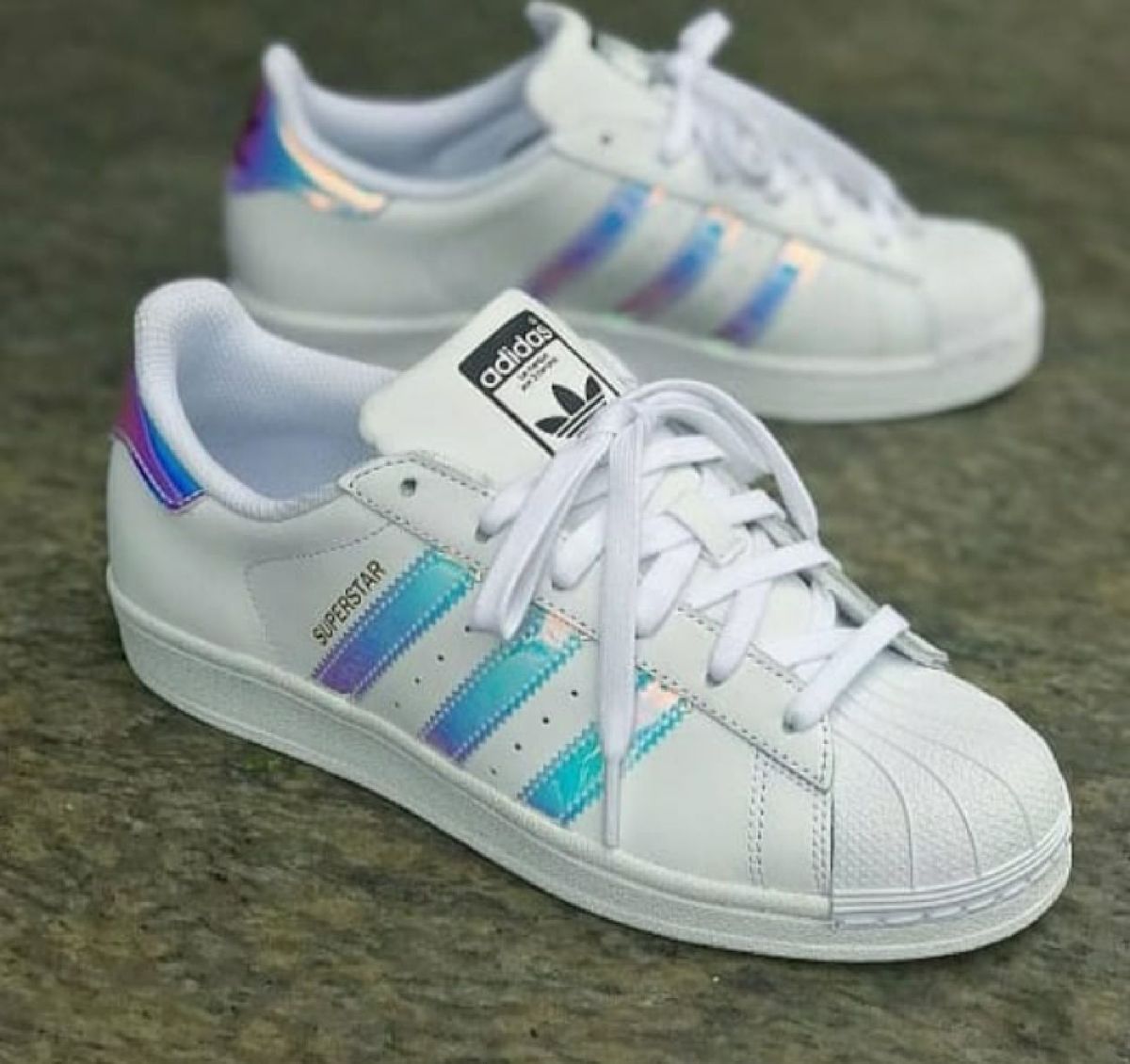 sapatilhas adidas holográficas