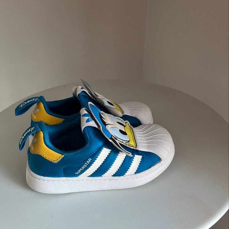 adidas gazelle silver green womens South Park x Adidas Superstar "Kyle"