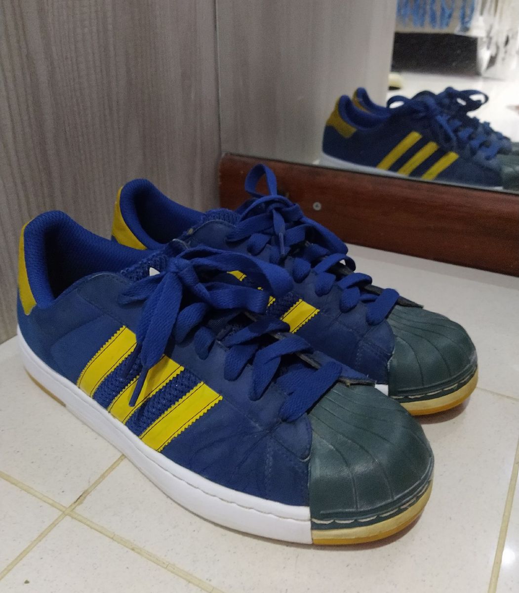 tenis adidas azul e amarelo
