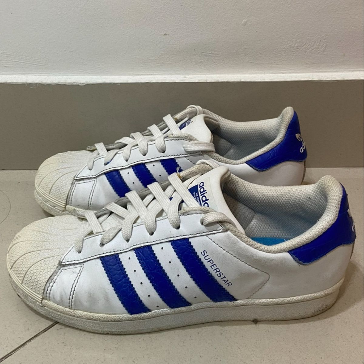 Adidas star outlet branco e azul