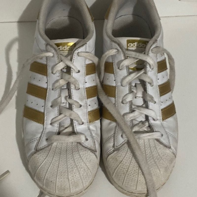 Tenis adidas superstar sales branco com dourado