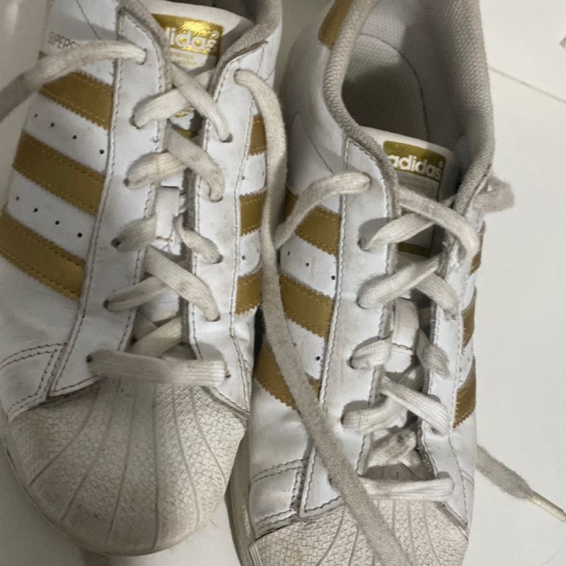 Tênis Superstar Adidas - Branco/Dourado