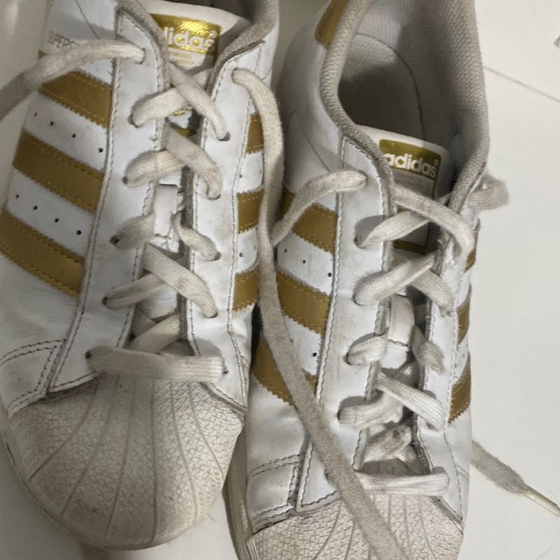 Adidas superstar branco e hot sale dourado