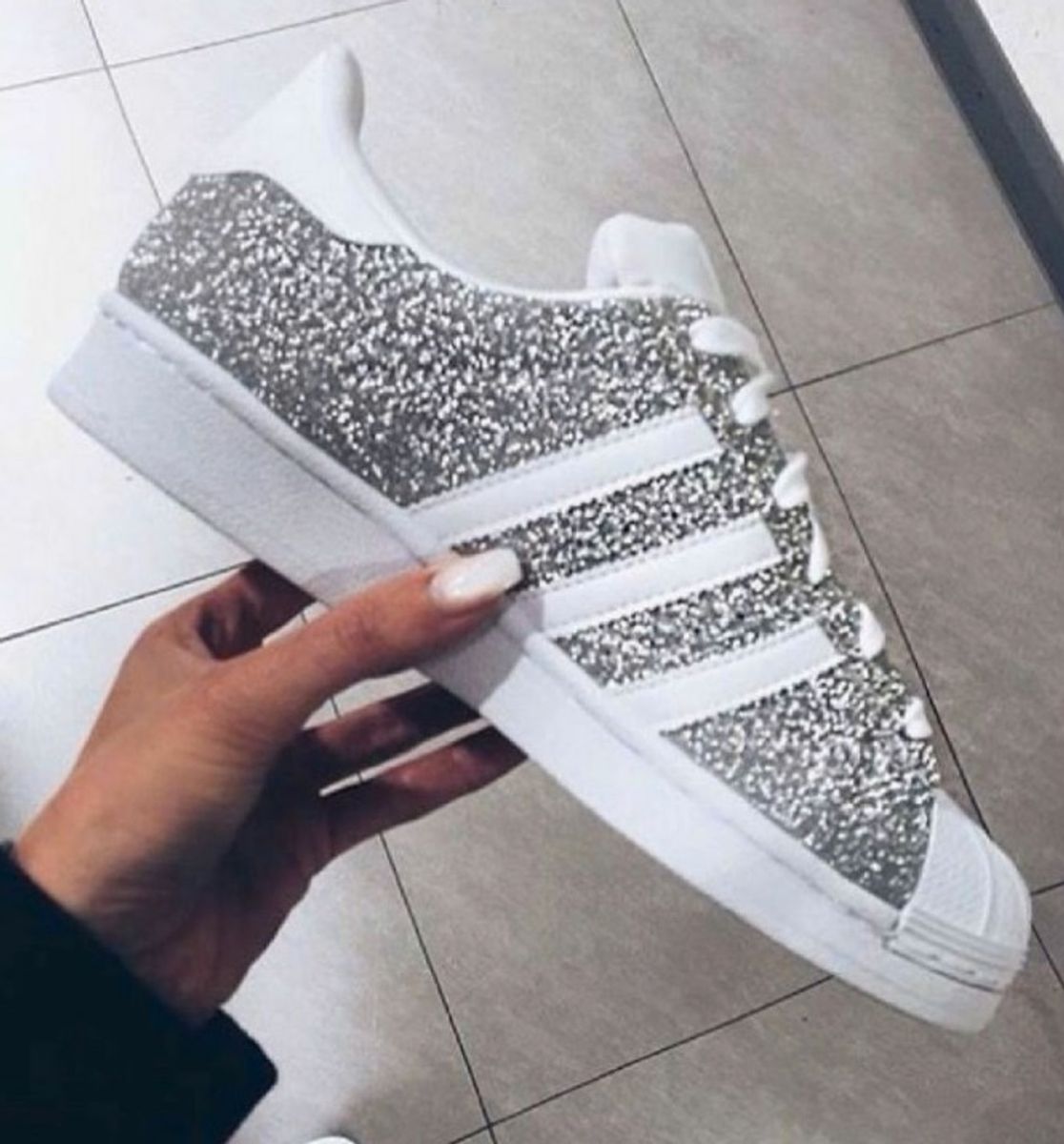 tenis adidas superstar branco e prata
