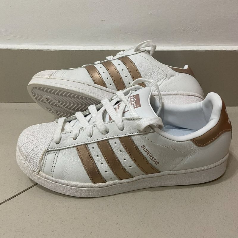 Adidas superstar best sale branco com dourado