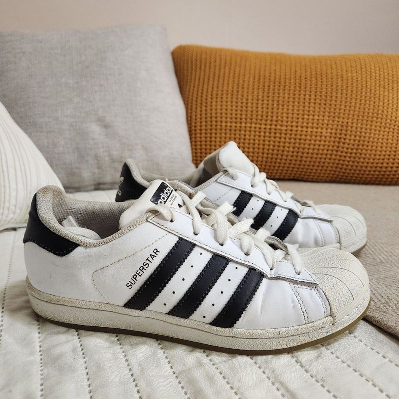 Tênis adidas superstar branco best sale e preto