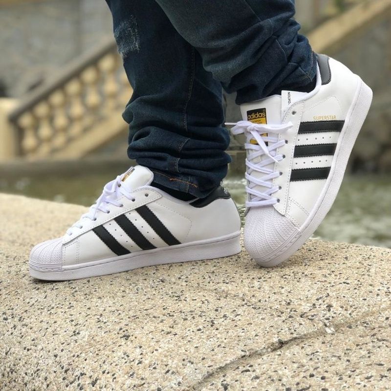 Tênis Adidas Superstar em Promoção