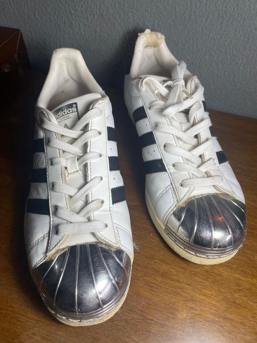 Tênis Adidas Superstar com Biqueira Prateada Estiloso e Raro! | Tênis ...