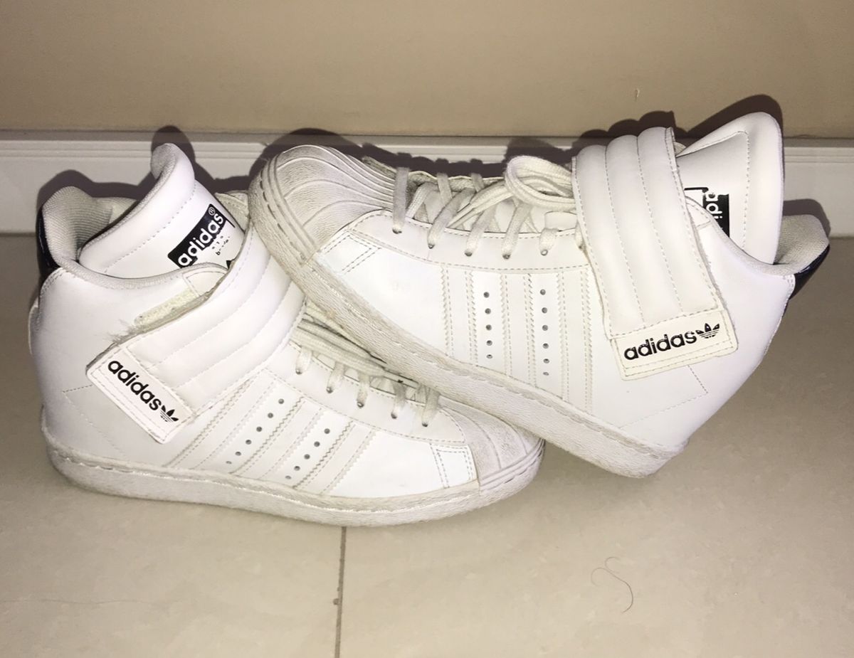 tenis adidas feminino salto alto