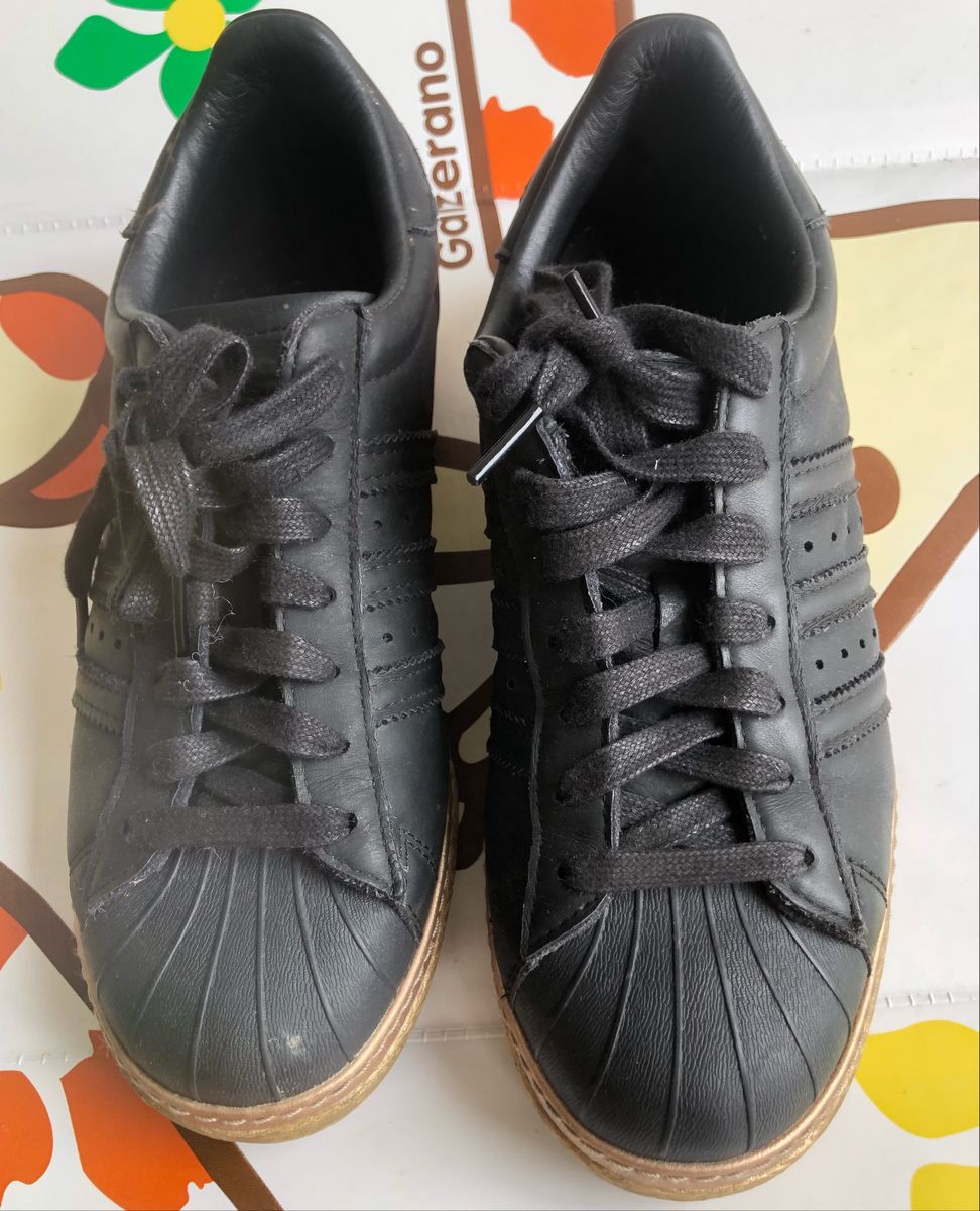 Tenis adidas feminino hot sale preto com dourado