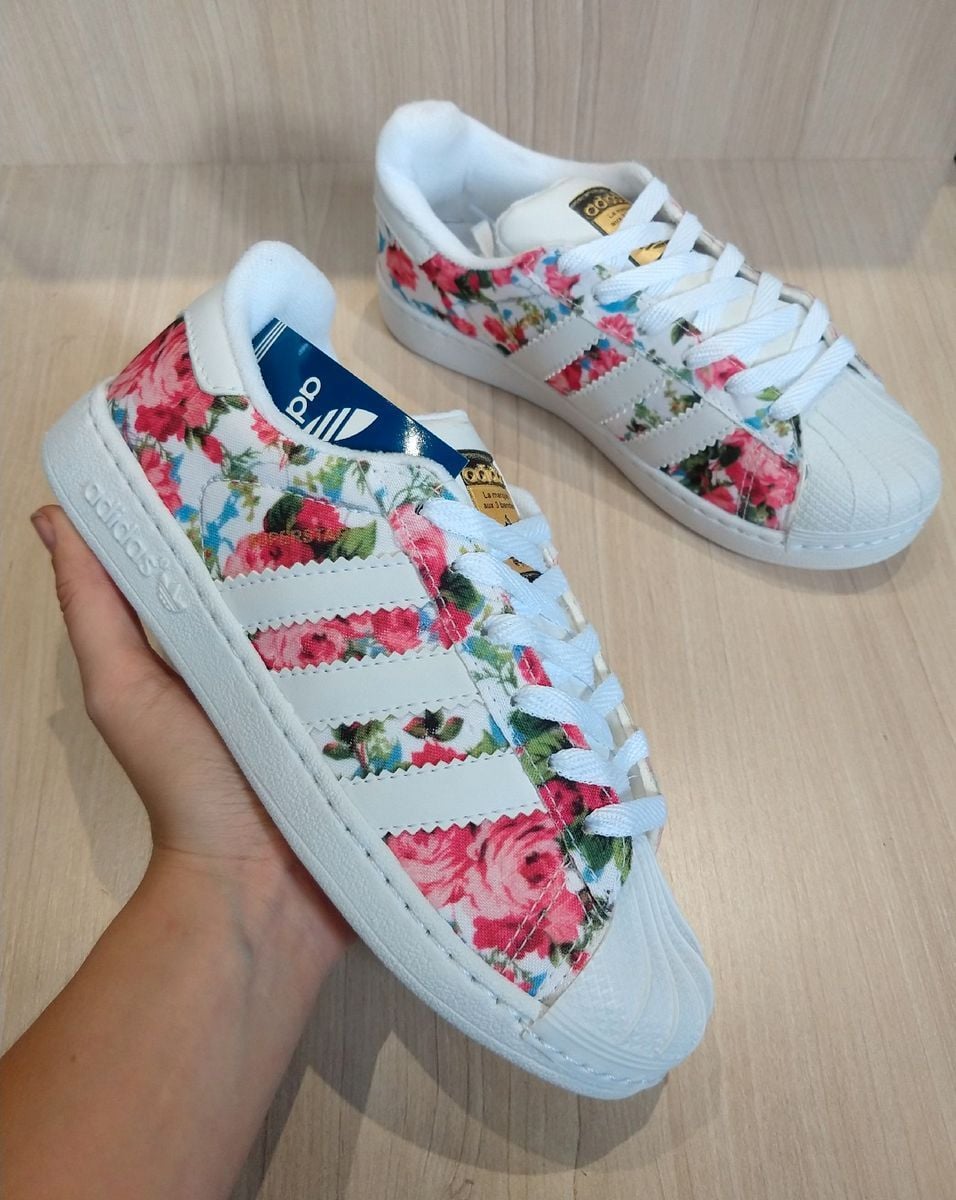 tenis floral adidas