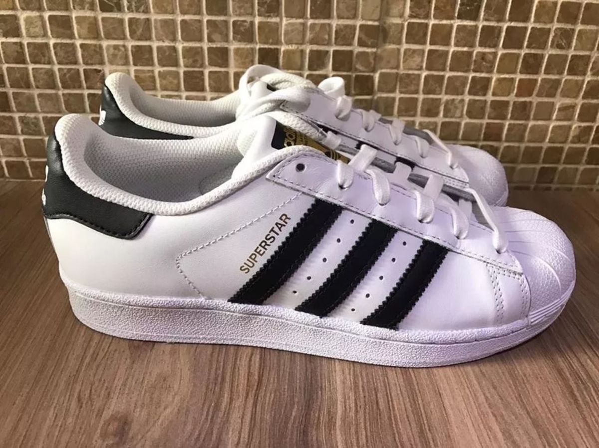 tenis adidas feminino branco com listra preta