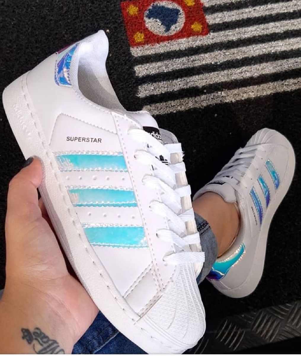 tenis adidas superstar holografico