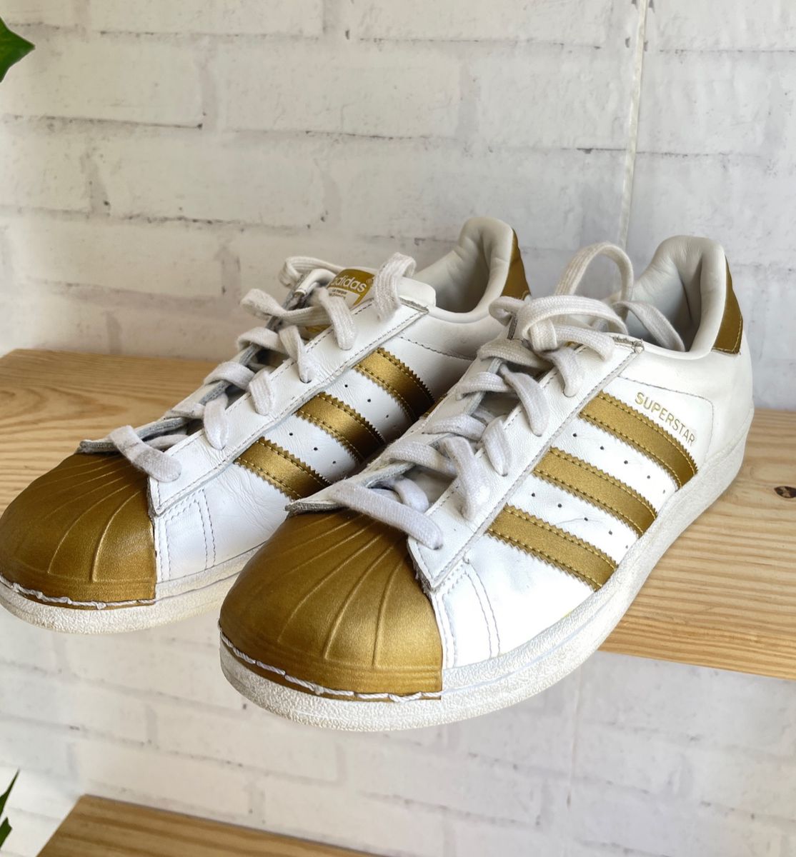 TÊNIS ADIDAS SUPER STAR REF 04 - Dourado Calçados