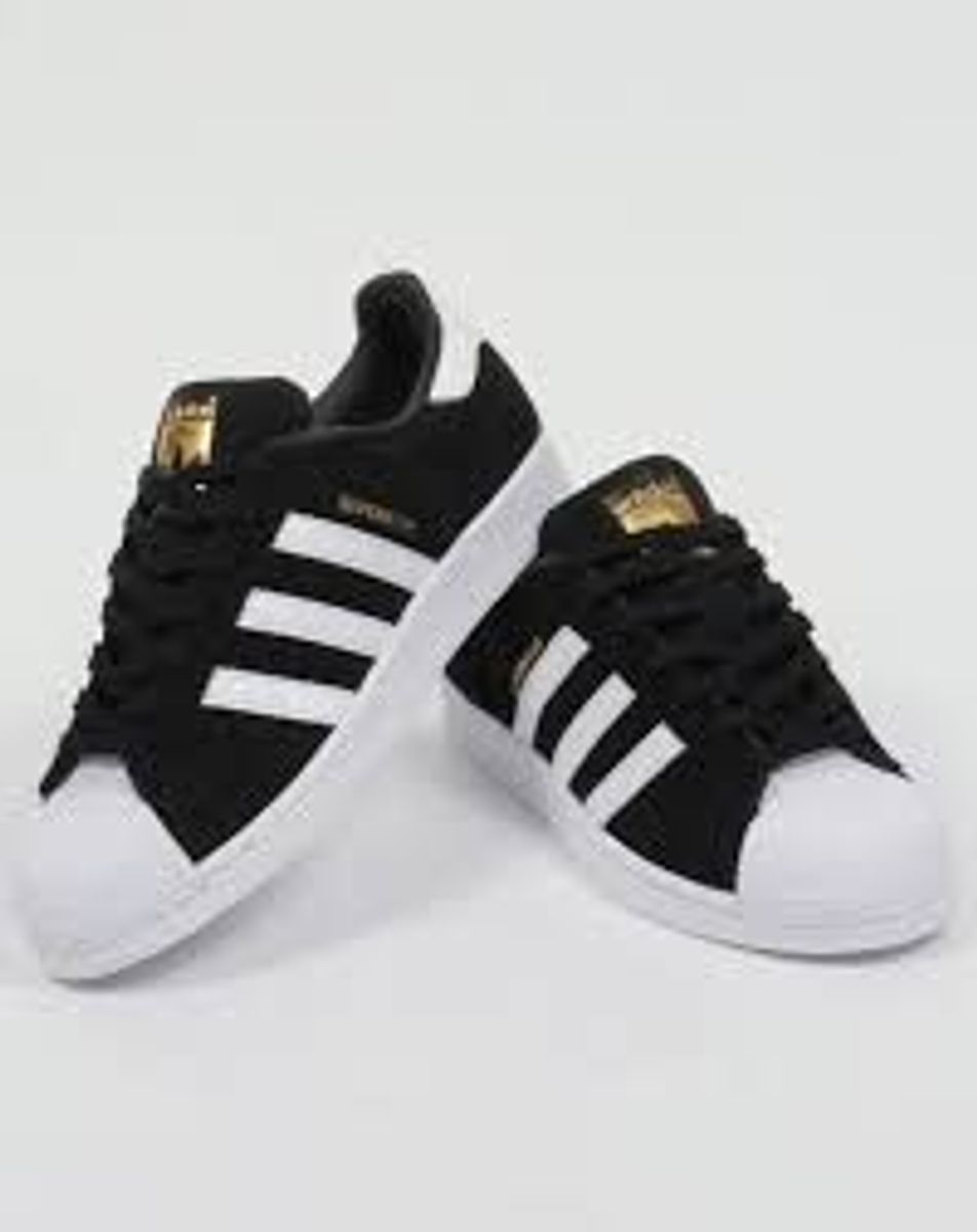 tenis da adidas preto e branco