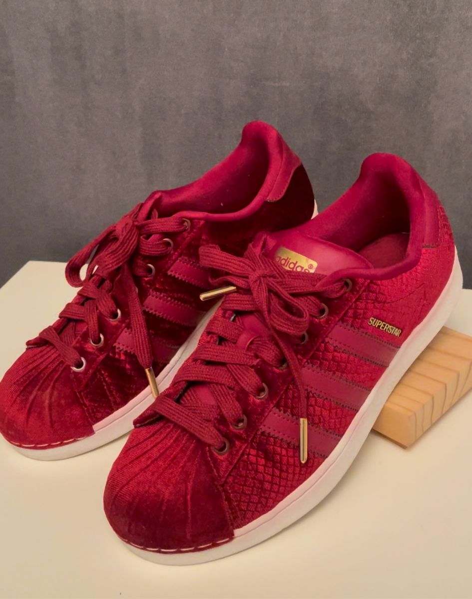 Adidas fashion superstar veludo vermelho