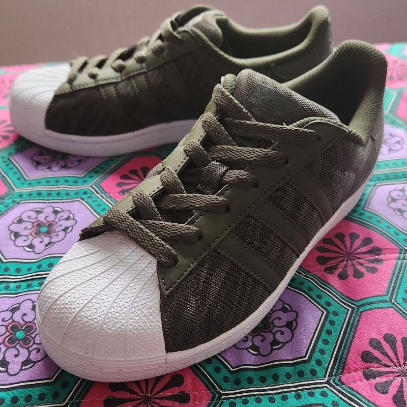 Tenis adidas store verde musgo feminino