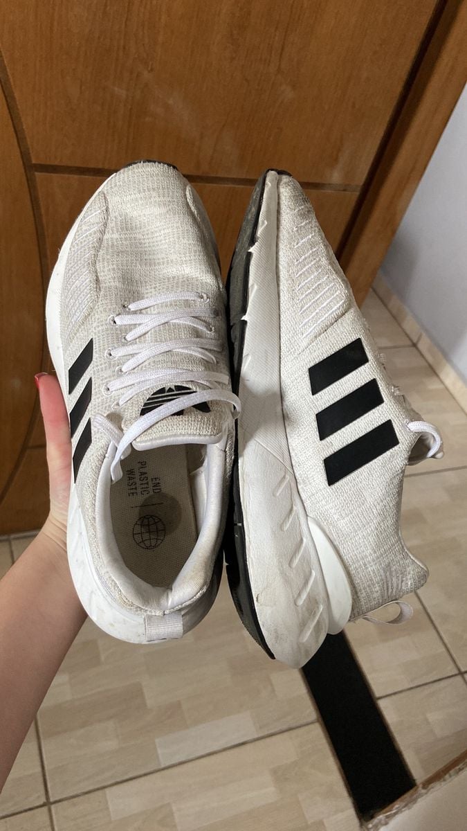 Adidas swift run preto best sale e branco