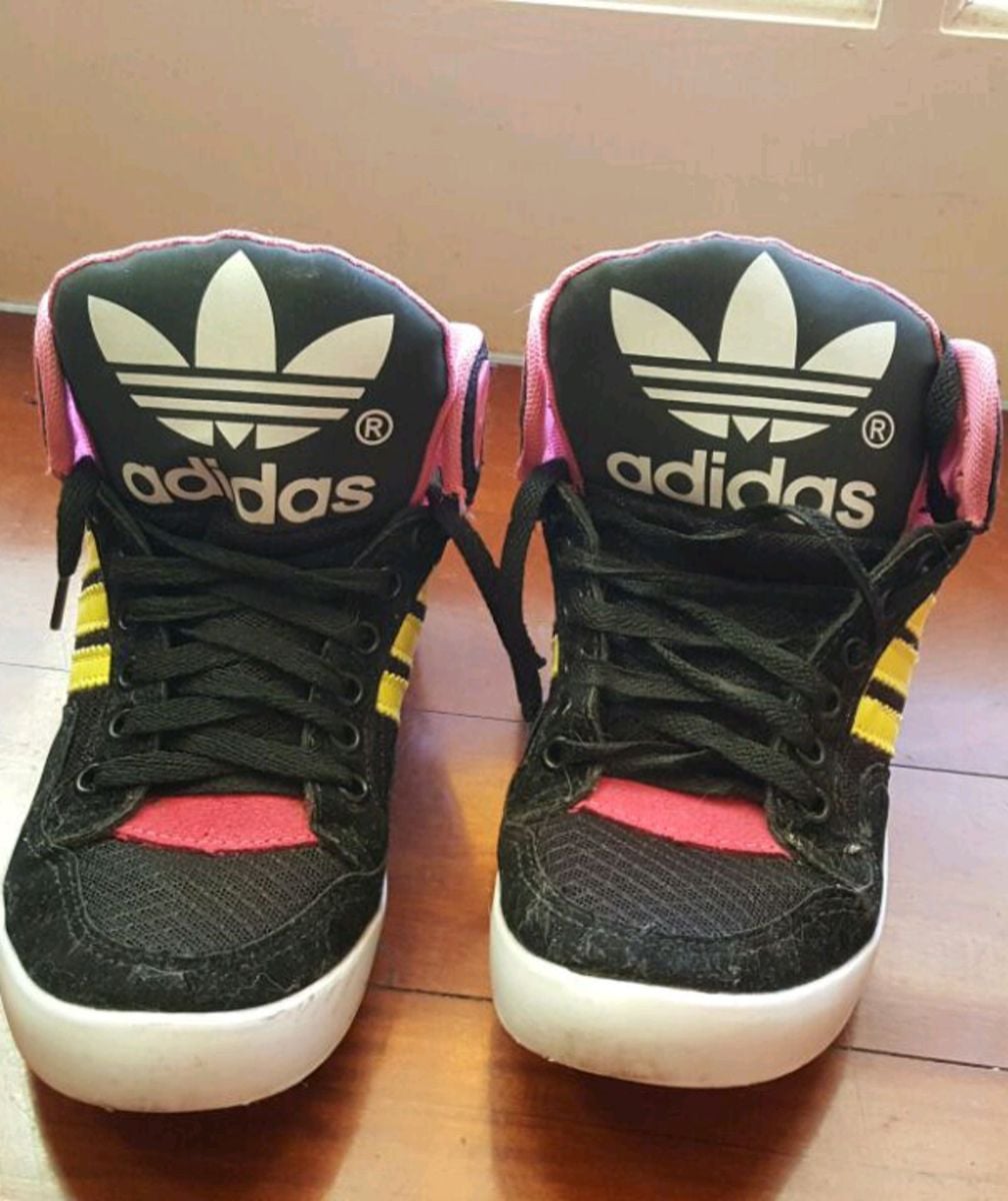 botinha de treino adidas