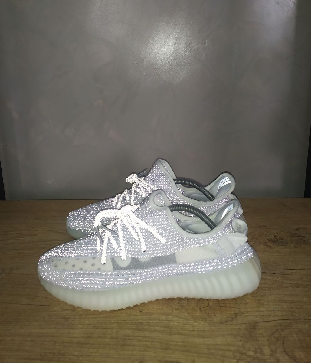 yeezy branco refletivo