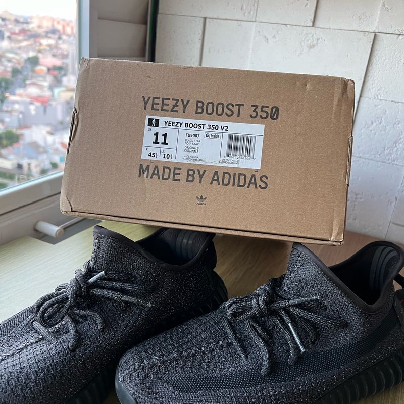 Tnis Adidas Yeezy 350 V2 Black Star Tamanho 42/43 | Yeezy Usado 97971305 |  enjoei