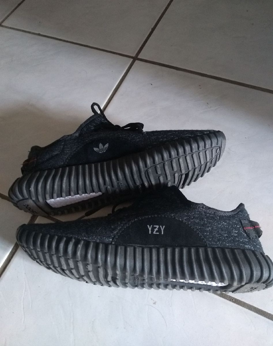 adidas yzy preto