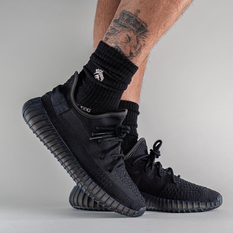 Adidas yeezy boost negras on sale