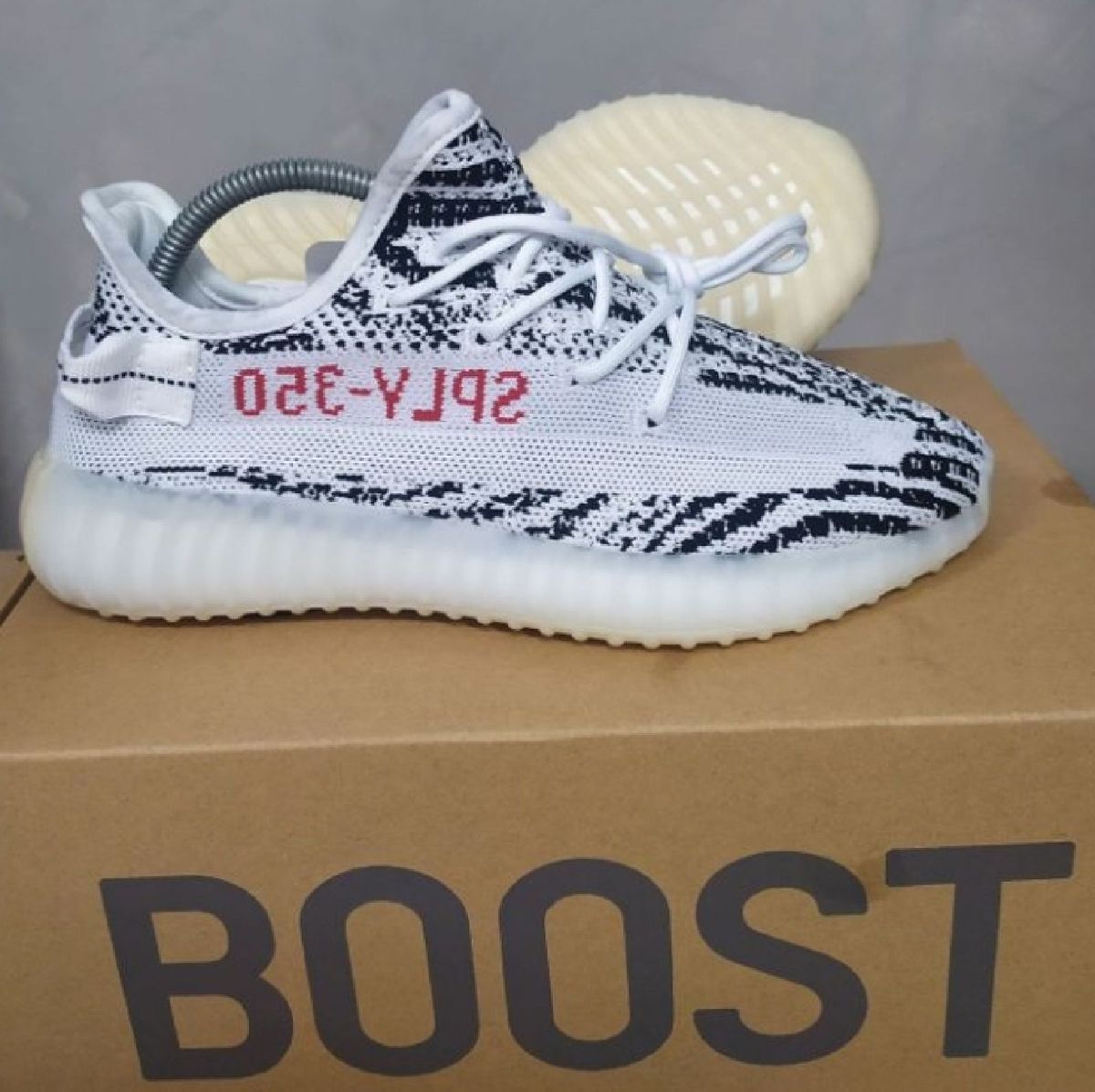 yeezy boost cinza