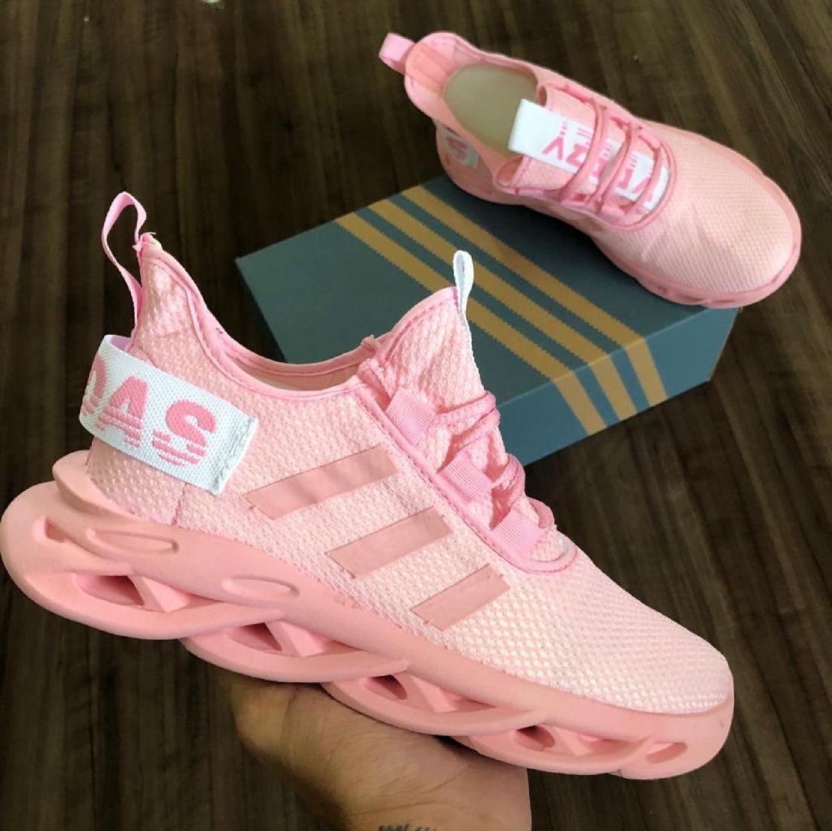 Tênis Adidas Yeezy Maverick Rosa 35 