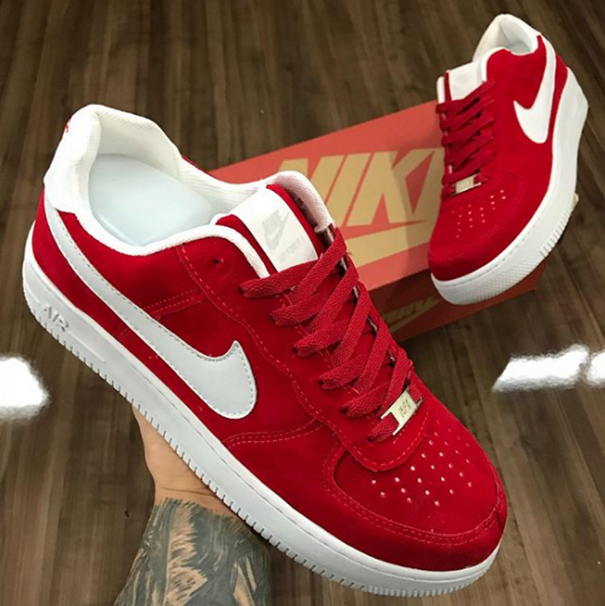 Tenis nike feminino vermelho e sale branco