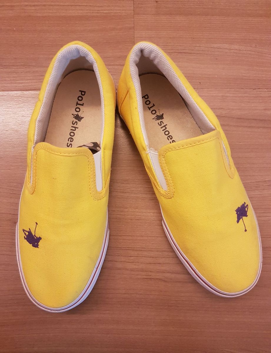 tenis polo amarelo