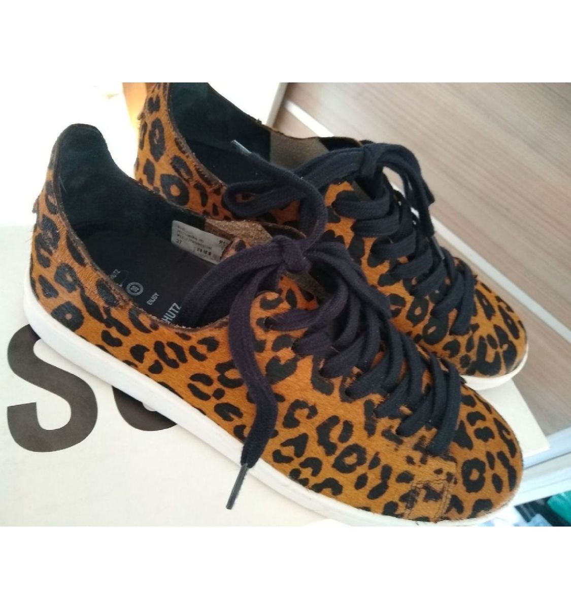 tenis animal print schutz
