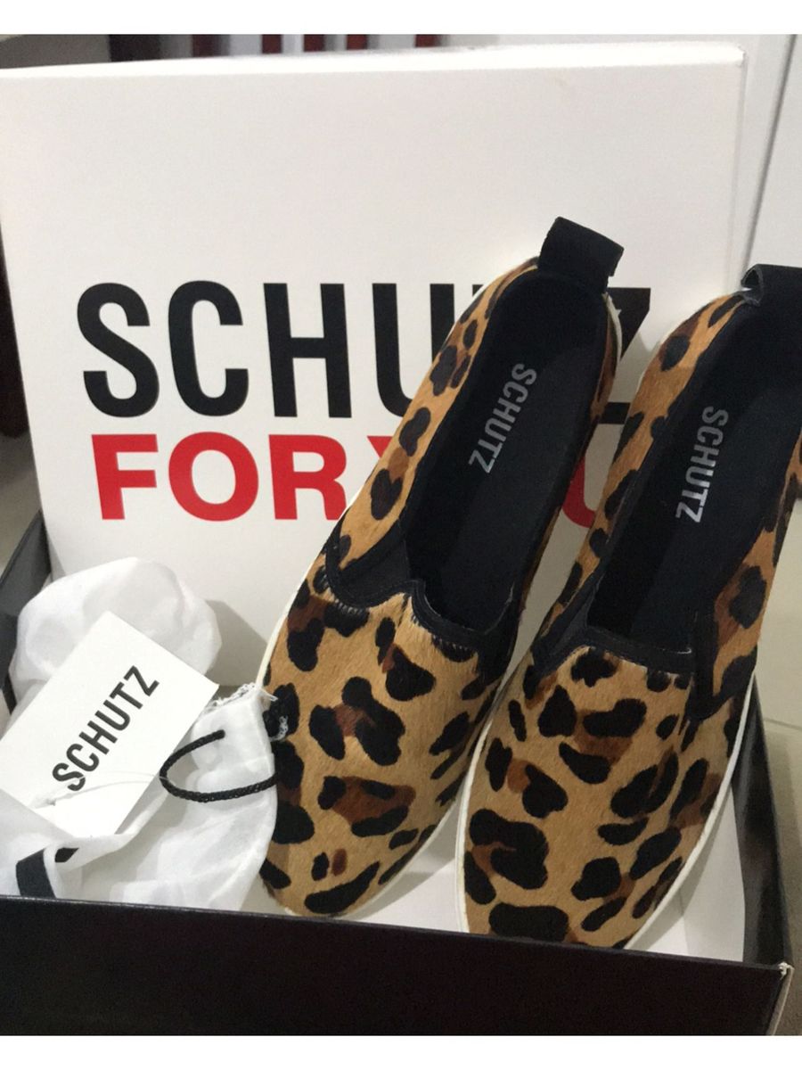 tenis animal print schutz