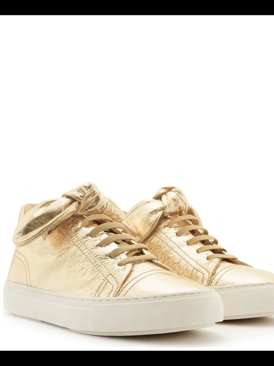 tenis dourado feminino arezzo