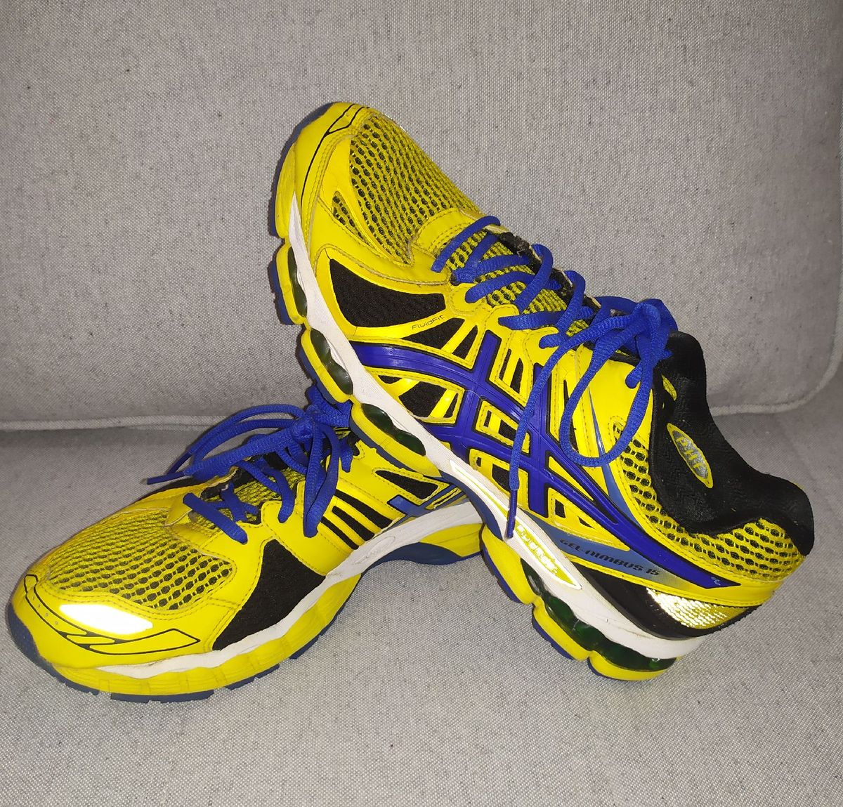 Tenis amarelo hot sale asics