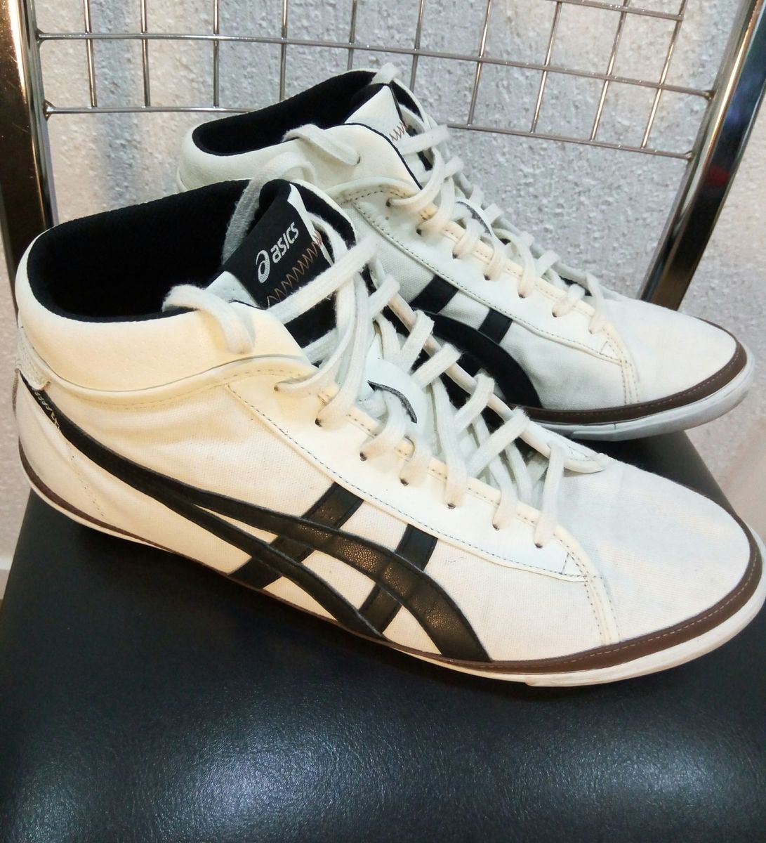 tenis asics botinha