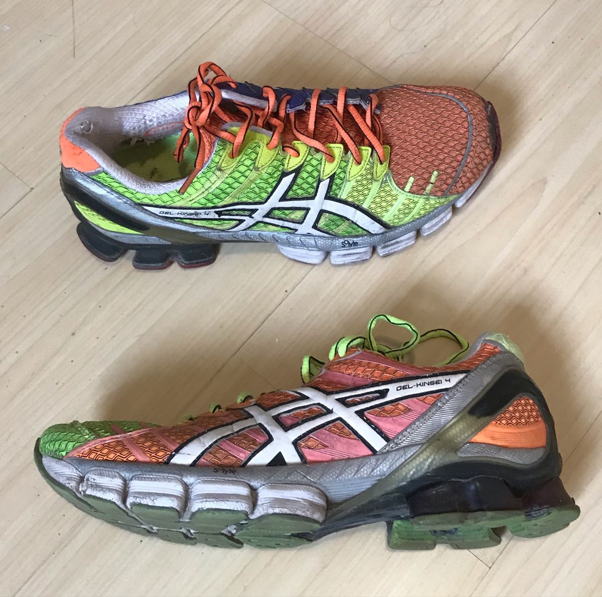 tenis asics camaleão