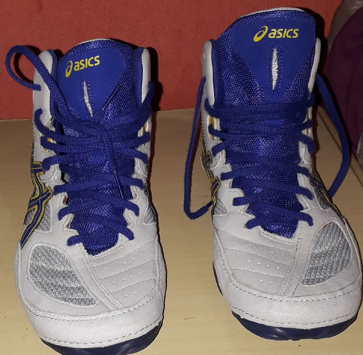 tenis asics cano alto